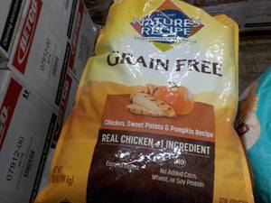 lot 114 image: 24 lb. Nature Recipe Grain Free for...