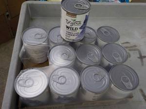 lot 125 image: Case of 12 - 13 oz Cans Purina Beyo...