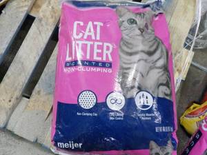 lot 142 image: Meijer Bag Cat Litter...