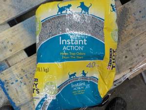 lot 148 image: Partial Bag of Purina Tidy Cats Cla...