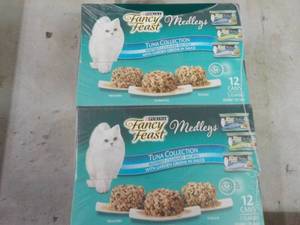 lot 160 image: 24 Cans Purina Fancy Feast Medleys ...