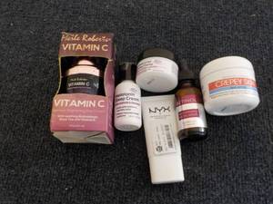 lot 218 image: Random Lot of Skin Care Products an...