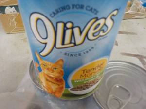 lot 153 image: Case of 12 - 13 oz Cans 9 Lives Cat...