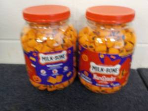lot 277 image: 2 Jugs Milk Bone maro Snacks for Do...