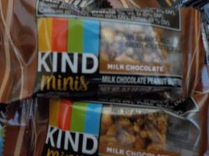 lot 293 image: 75 KIND Minis Milk Chocolate Protei...