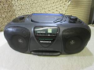 (RM5) Magnavox AZ 8050 Portable Rad...