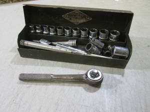 (EC1) Socket Set in Metal Organizer...