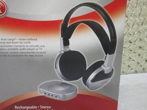 (F-0) Radio Shack Rechargable Stere...