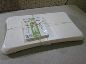 (EW4) Wii Balance Board with Wii Fi...