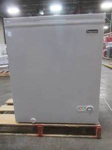 lot 309 image: Magic Chef 5.0 cu. ft. Chest Freezer White, HMCF5W4. In nice working condition.