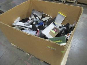 lot 324 image: WHOLESALE MIXED PALLET OF MISCELLANEOUS WOMENS SHOESBOOTS (Most have Scuffs andor Broken Straps From Last Store Sale)