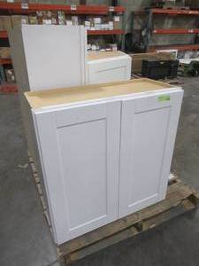 lot 332 image: WHOLESALE MIXED PALLET OF MISCELLANEOUS KITCHEN BASE AND WALL CABINETS