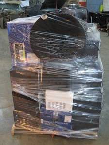 Salvage pallet of Microwaves and other small appliance.