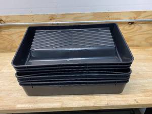 lot 98 image: LINZER Lot of 8-  18 Plastic Paint Trays