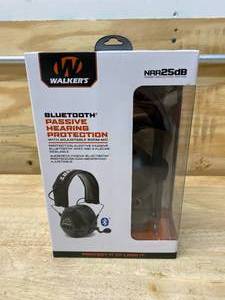 lot 17 image: WALKERS Saftey GWP-SF-PBTM Passive Bluetooth Muff - Black