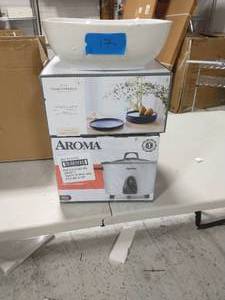 lot 17 image: THRESHOLD DINNER PLATES WHITE BOWL AND AROMA RICE COOKER