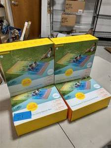 lot 21 image: 4 GIANT RAINBOW SPRAYING SPASH MAT