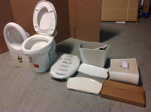 lot 5 image: Lot of assorted Toilet parts and accessories review pictures