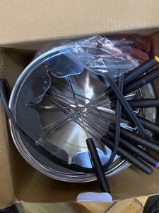 lot 81 image: Magic Mill Electric Fondue Maker