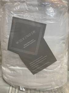 lot 49 image: Weekender Down Alternative Microfiber Comforter