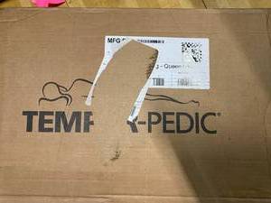 lot 90 image: Tempur-pedic Queen Pillow