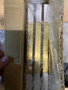 lot 21 image: Upsimples Picture Frame Set