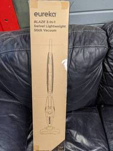 lot 38 image: Eureka Blaze 3 in 1 Swivel Lightweight Stick Vacuum