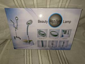 lot 52 image: Beauty Magnifying Lamp