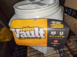 lot 63 image: Gammea2 Vittles Vault for Pets