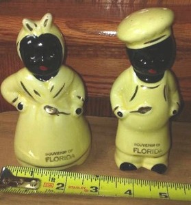 lot 145 image: Americana welcome to Florida ceramic salt and pepper.