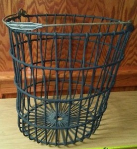 lot 147 image: Potato or onion basket- metal, nice.
