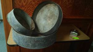 lot 150 image: Vintage feed pans - galvanized (3)