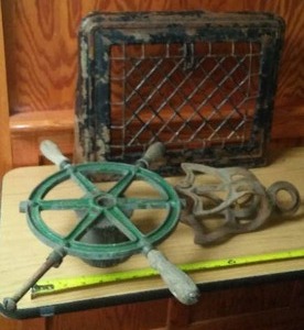 lot 152 image: Vintage metal pieces (3).