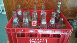 lot 161 image: Vintage coke and Pepsi bottles in case.