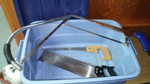 lot 212 image: 4 saws and Rubbermaid tote.