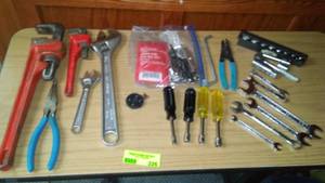 lot 226 image: Wrenches galore, nut drivers, Allen wrenches.