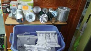 lot 240 image: Miscellaneous lighting and bulbs