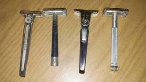 lot 248 image: Vintage razors (4)