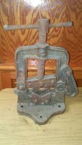 lot 252 image: Workshop clamp
