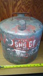 lot 293 image: Vintage Sno Go 5 gallon gas can, old timers run.