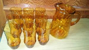 lot 317 image: Pitcher and 9 glasses- retro style.
