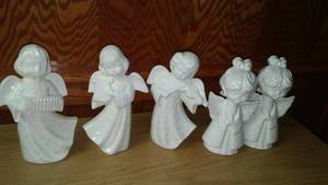lot 320 image: 5 angels- Christmas or year round.