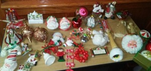 lot 863 image: Dozens of high end Christmas ornaments.