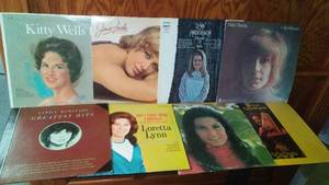 lot 887 image: (8) Female Country Crossover Stars Albums
