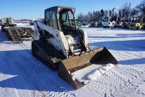 lot 9 image: 2006 Bobcat T-250 Multi Terrain Tracked Skid Loader Skid Steer