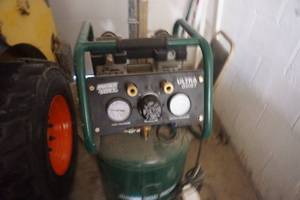 lot 28 image: Master Force Ultra Quick Air Compressor