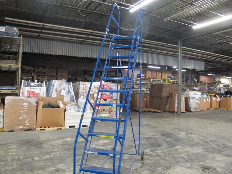 lot 236 image: Vestil LAD-12-21-P-EZ Warehouse Ladder, 50 Degree, Perforated, 12 Step, 21, Blue