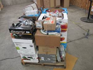 lot 581 image: Pallet of Good Overstock Miscellaneous Items from Home DepotTarget
