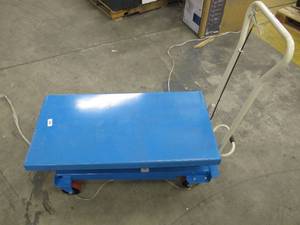 lot 597 image: EOSLIFT Scissor Lift Table Cart, 1540 lbs. Cap., Platform 20.5W x 39.7L - Doesnt Lift