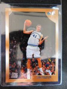 lot 143 image: 1998 Topps Dirk Nowitzki Rookie Card #154 Near Mint Condition